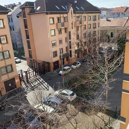 Charming Private In A Great Location Appartement *